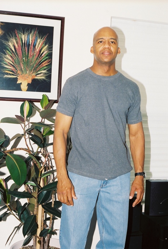 Date this tall United States man Kelvin from Hampton US1819