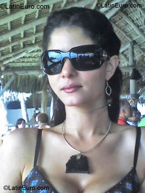 Date this delightful Dominican Republic girl Maria Juliana from Santo Domingo DO654