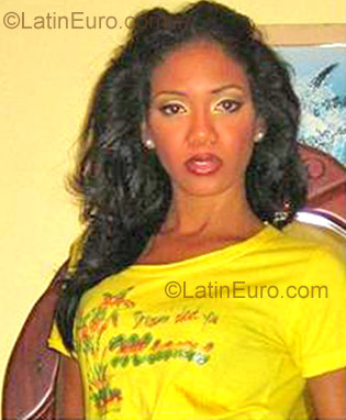 Date this nice looking Dominican Republic girl Valeria Paullette from Santo Domingo DO659