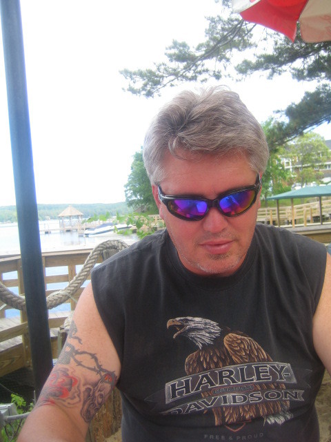 Date this happy United States man Cliff from Campbell Hall US1977