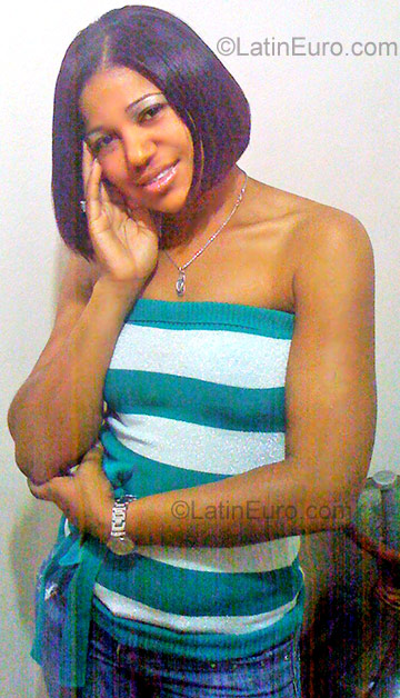 Date this attractive Dominican Republic girl Yoselin from Santo Domingo DO694