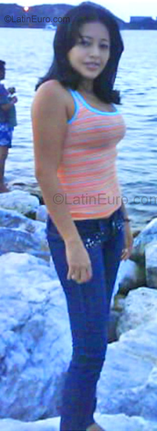 Date this charming Colombia girl Lindsay from Barranquilla CO658