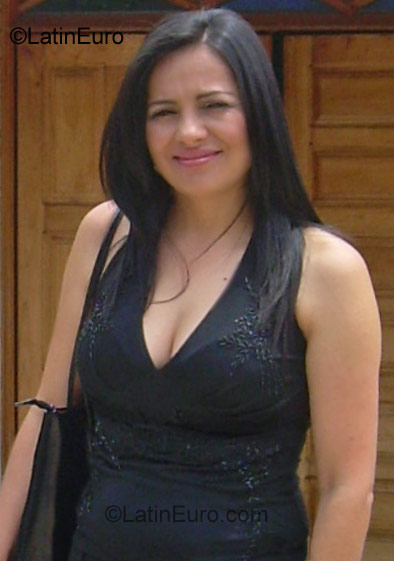 Date this lovely Colombia girl Esperanza from Bucaramanga CO684
