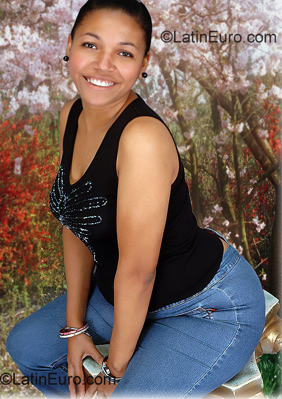 Date this attractive Dominican Republic girl Aralis from Puerto Plata DO740