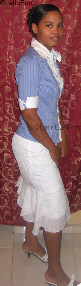 Date this nice looking Dominican Republic girl Yorki Esmilna from Higuey DO744