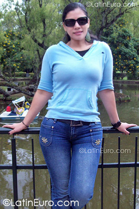 Date this tall Colombia girl Zandalo from Bogota CO695