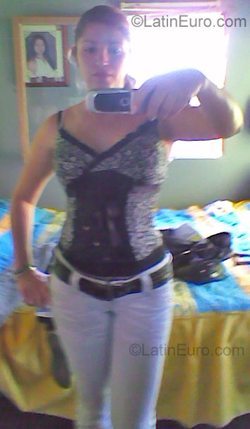 Date this good-looking Colombia girl Gloria Irlen from Medellin CO727