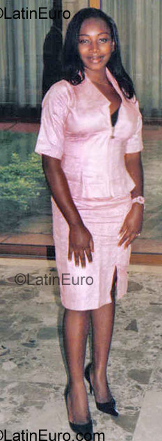 Date this foxy Gabon girl Nancy from Libreville GA1