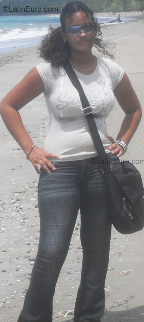 Date this exotic Dominican Republic girl Clairet Rosario from Santo Domingo DO825