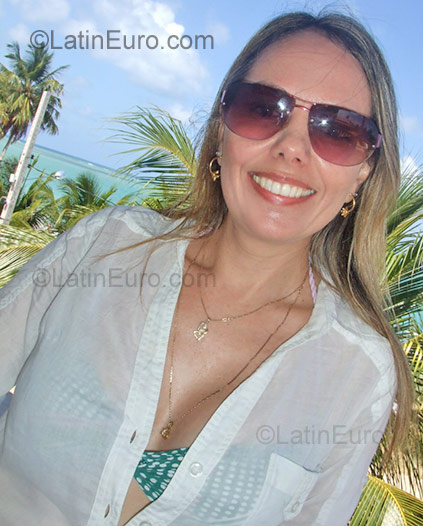 Date this stunning Brazil girl Maria from Joao Pessoa BR1053