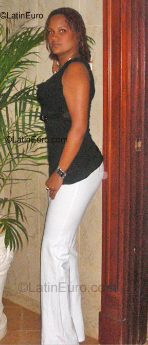 Date this hot Dominican Republic girl Johanna Adelina from Santo Domingo DO870
