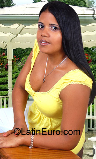 Date this good-looking Dominican Republic girl Ara_3000 from Santiago DO887