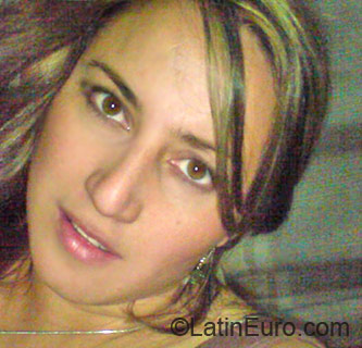Date this nice looking Colombia girl Yaddy from Bogota CO811