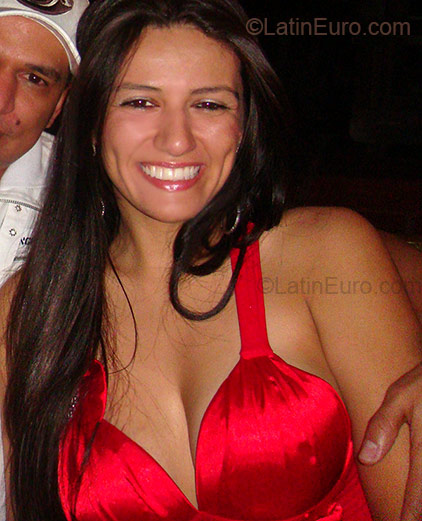 Date this nice looking Brazil girl Vanessa from Belo Horizonte BR1116
