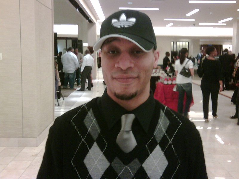 Date this young United States man Derriq from Dallas US2804