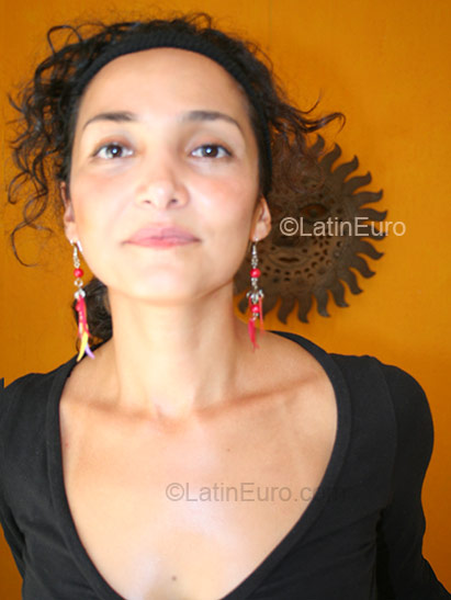 Date this nice looking Mexico girl Perla Paola from Cancun MX68