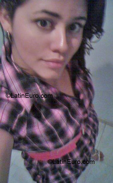 Date this happy Colombia girl Jennyfer from Cali CO1028