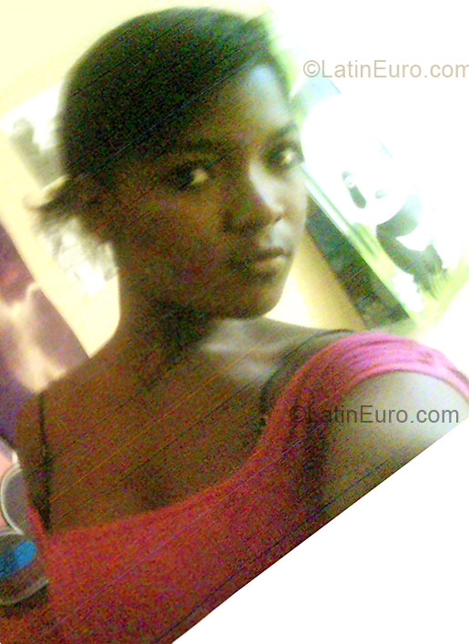 Date this good-looking Colombia girl Johana from Palmira CO1046