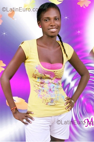 Date this sultry Colombia girl Pilar from Cali CO1070