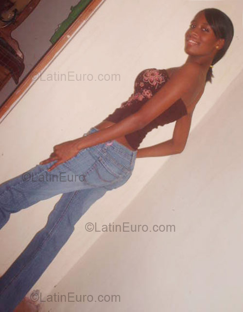 Date this tall Dominican Republic girl Yanira from Santo Domingo DO1109