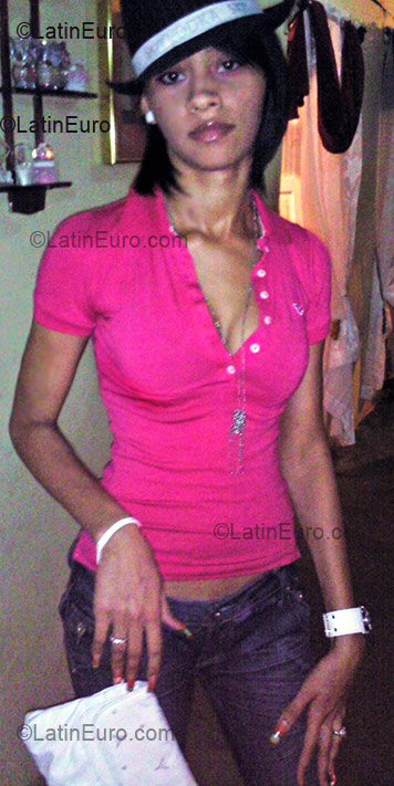 Date this foxy Dominican Republic girl Elizabeth from Santiago DO1119