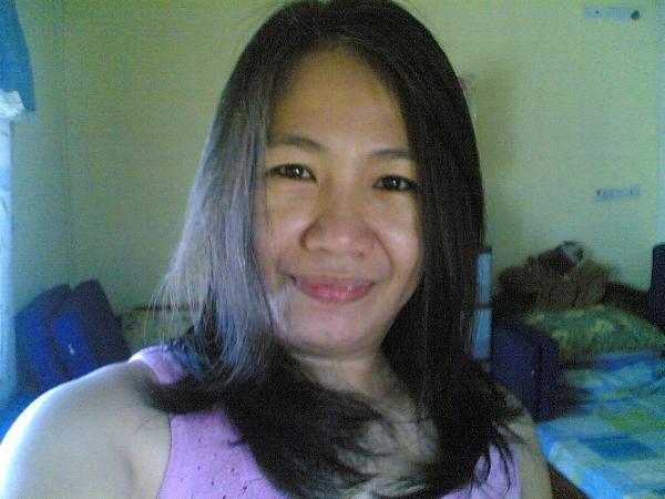 Date this nice looking Philippines girl Ems from Caloocan City PH139