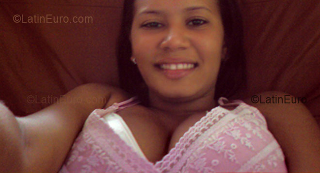 Date this stunning Dominican Republic girl Leidy from Santo Domingo DO1133