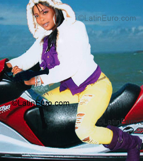 Date this voluptuous Jamaica girl Samantha from Manchester JM39