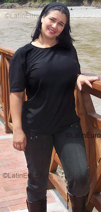 Date this sensual Colombia girl Astrid Lorena from Pereira CO1188