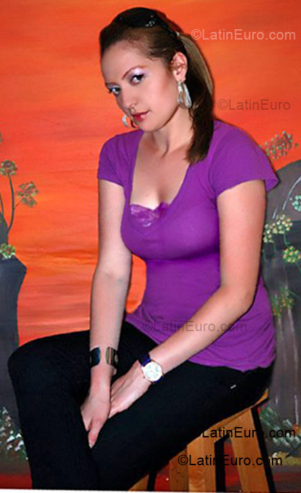 Date this hot Colombia girl Maria Victoria from Manizales CO1204