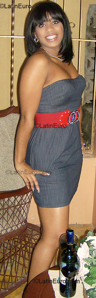 Date this nice looking Dominican Republic girl Nicaury from Santo Domingo DO6500