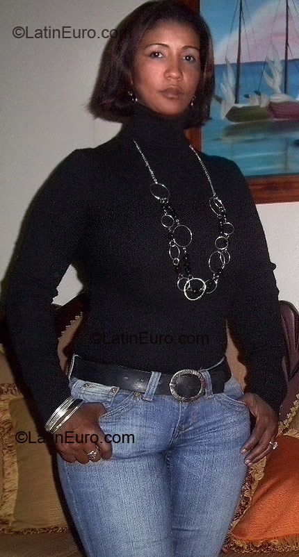 Date this passionate Dominican Republic girl Beyanira from Constanza DO1309