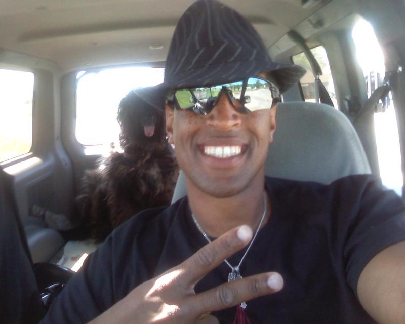 Date this nice looking United States man Dell from San Diego US3388