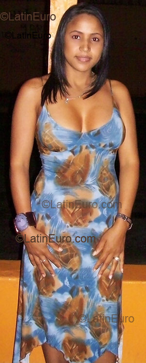 Date this sultry Dominican Republic girl Yomaris from Santo Domingo DO1333