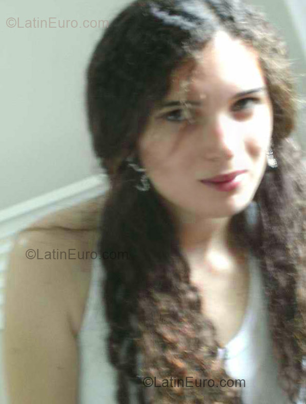 Date this good-looking Brazil girl Janilcecia from Rio De Janeiro BR1522