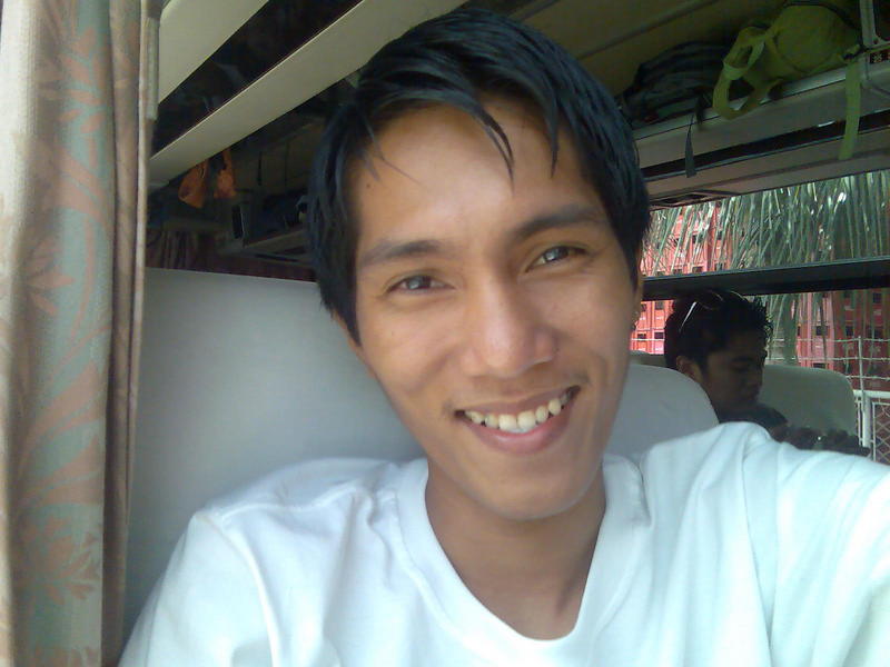 Date this tall Philippines man Gerald from Baybay PH221