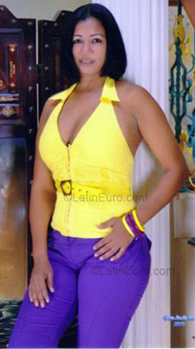 Date this lovely Dominican Republic girl Maria from Santo Domingo DO1460