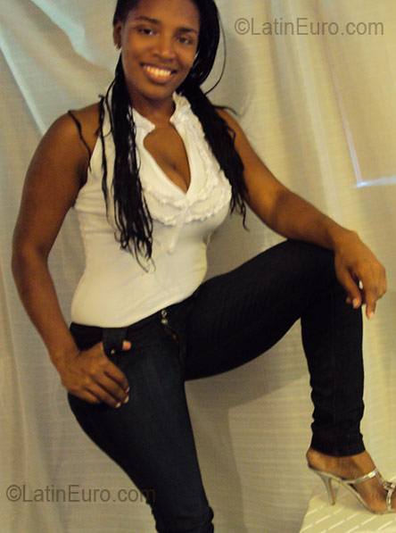 Date this funny Colombia girl Monica from Medellin CO1320