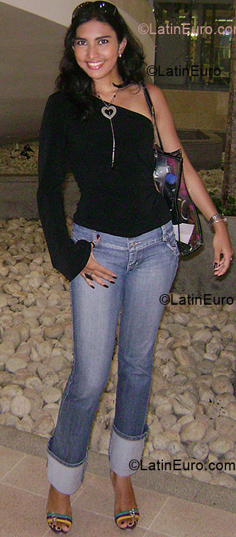 Date this happy Colombia girl Karen from Cali CO12575