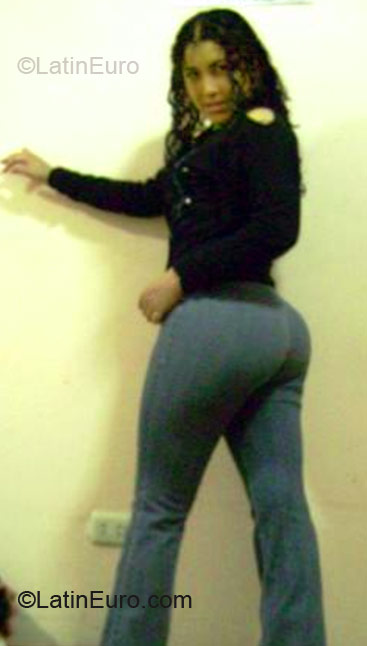 Date this voluptuous Peru girl Yeny Laura from Lima PE122