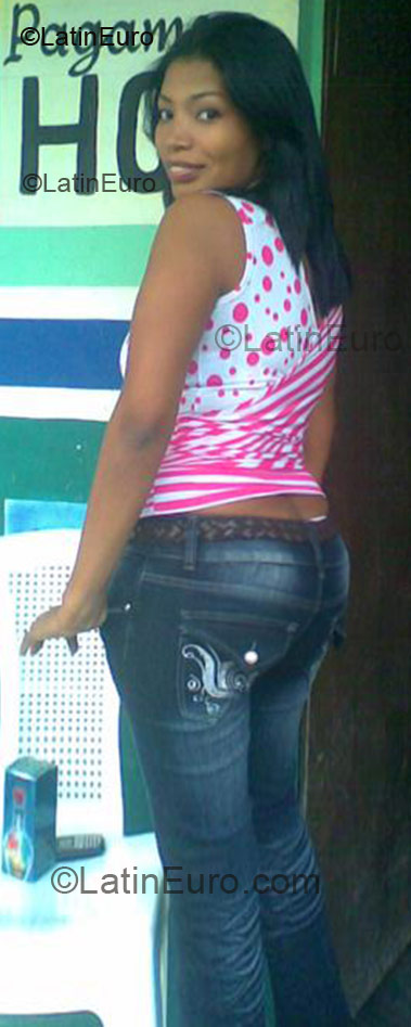 Date this gorgeous Dominican Republic girl Veronica from Monsenor Nouel DO1610