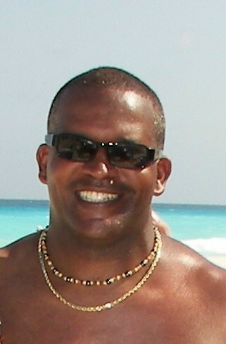 Date this nice looking United States man Luther from Ontario US3818