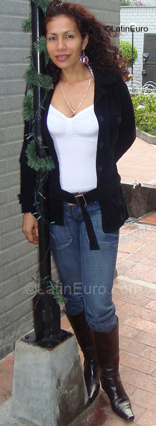 Date this voluptuous Colombia girl Berta Rosa from Bogota CO1486