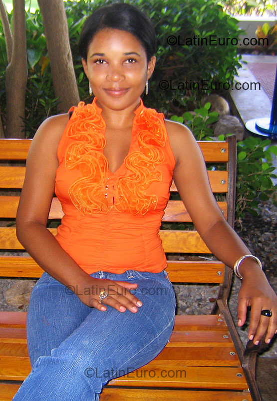 Date this passionate Dominican Republic girl Diana Carolina from Santo Domingo DO1653