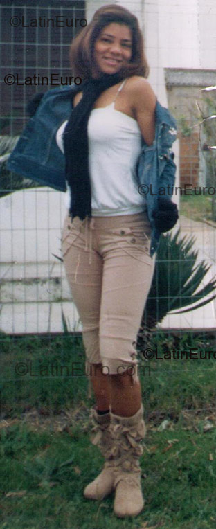 Date this nice looking Brazil girl Cintia Aparecida from Sete Lagoas BR1711