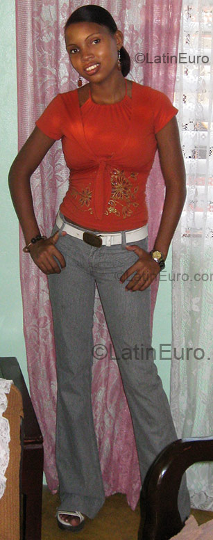 Date this beautiful Dominican Republic girl Esther from Santo Domingo DO1715