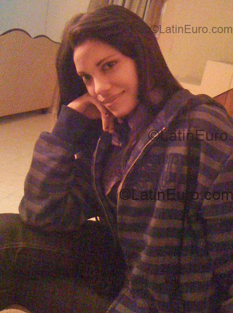 Date this foxy Dominican Republic girl Viki from Santiago DO1750