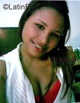 Date this good-looking Dominican Republic girl Melina from Cotui DO1799