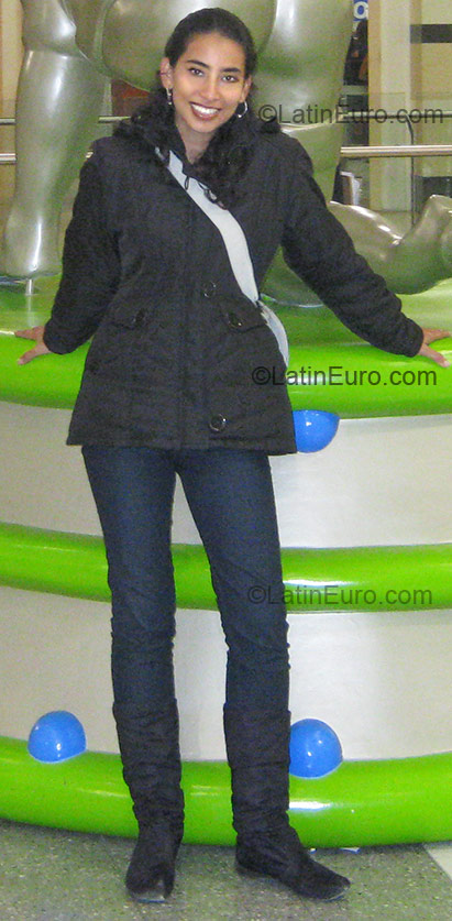 Date this georgeous Colombia girl Mavi from Bogota CO1618