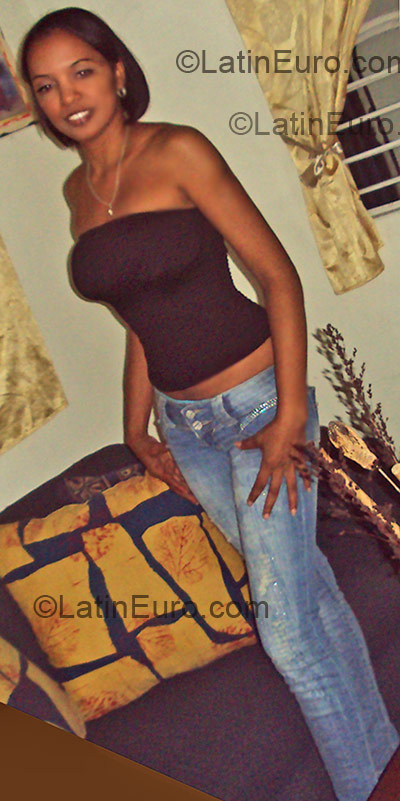 Date this happy Dominican Republic girl Alexandra from Santo Domingo DO1851